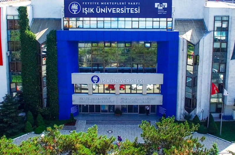 جامعة إسطنبول إيشيك Banner