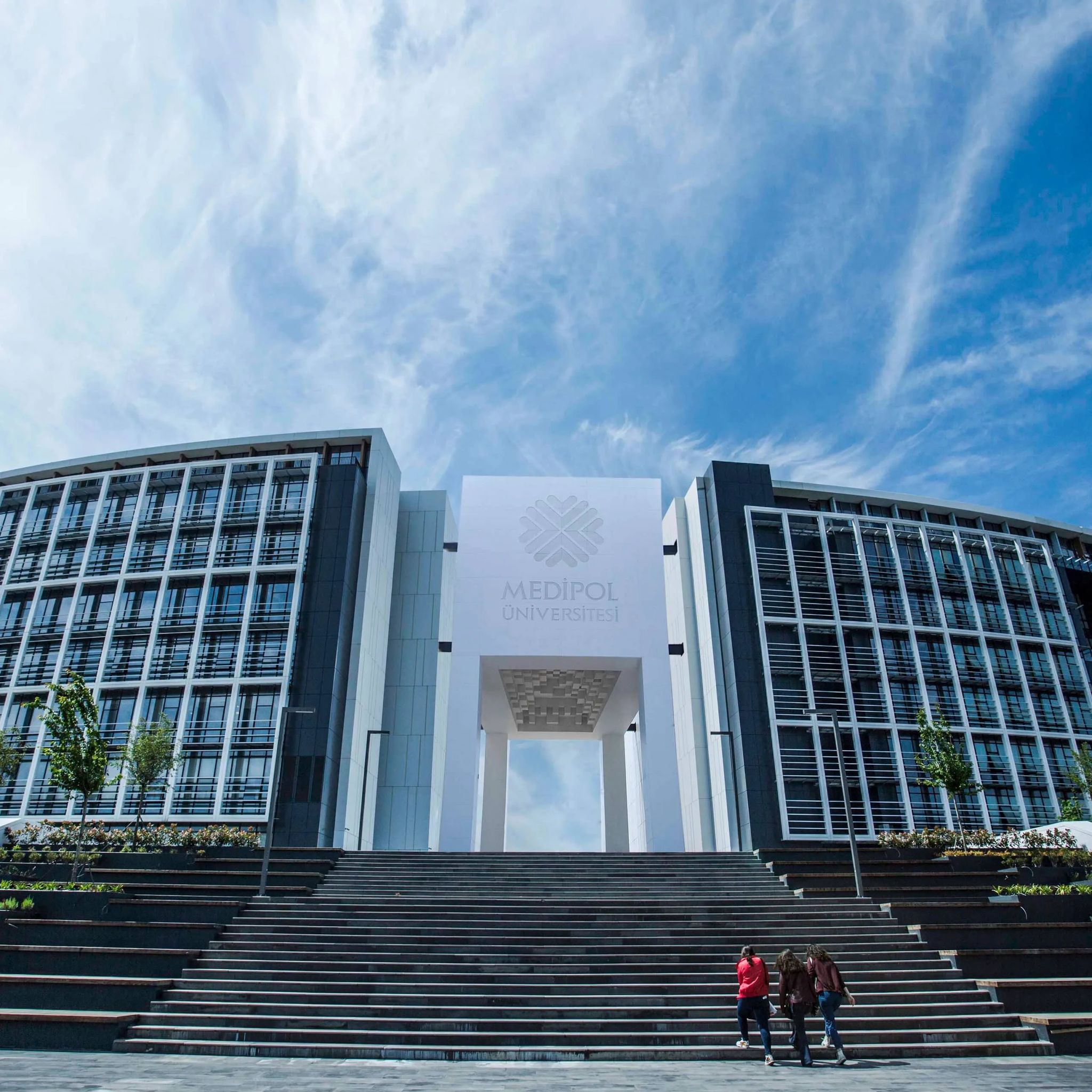جامعة إسطنبول ميديبول Banner